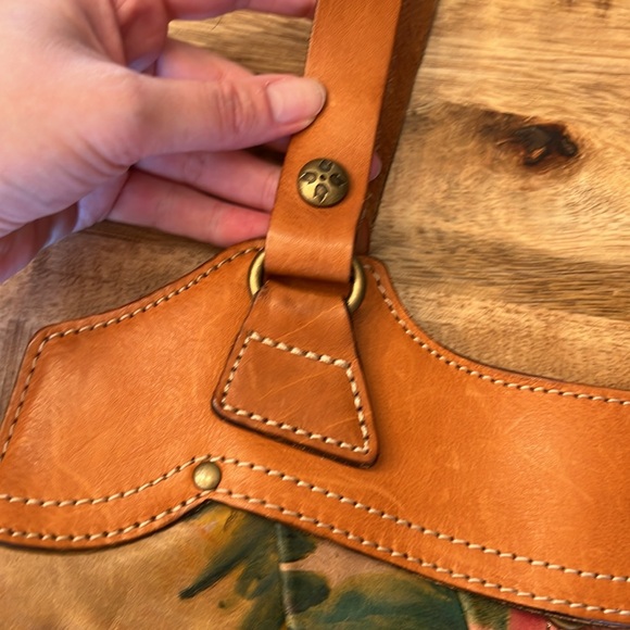 Patricia Nash 🌸 Floral Print Italian Leather Shoulder Bag - Picture 13 of 14